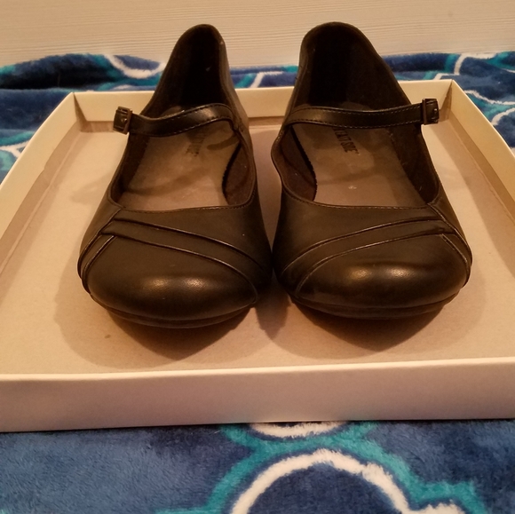 Black flats - Picture 2 of 5